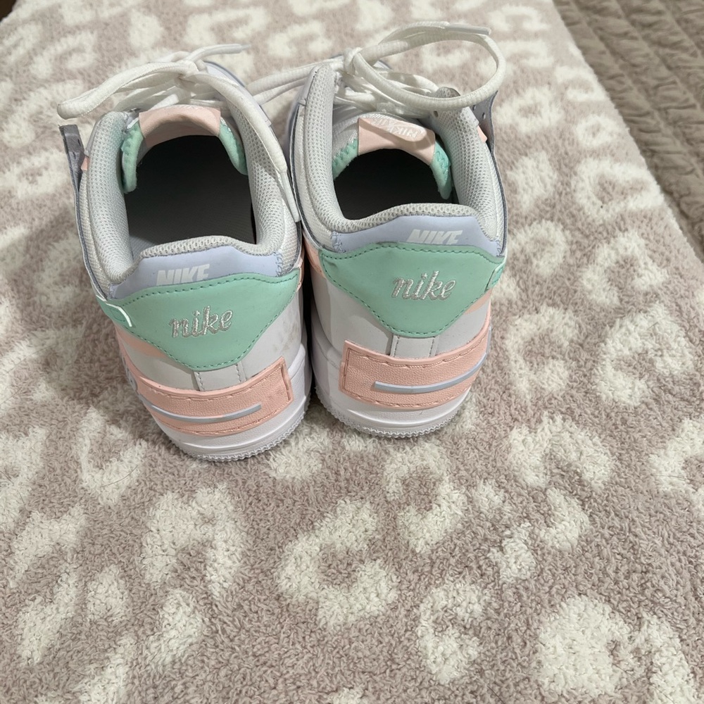 Women’s Nike Air Force 1’s size 8.5 - Picture 2 of 3